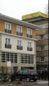 �tteremmel, konferenciateremmel �s 16 �j szob�val b�v�lt