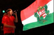A fesztiválhoz segélykoncert is társult