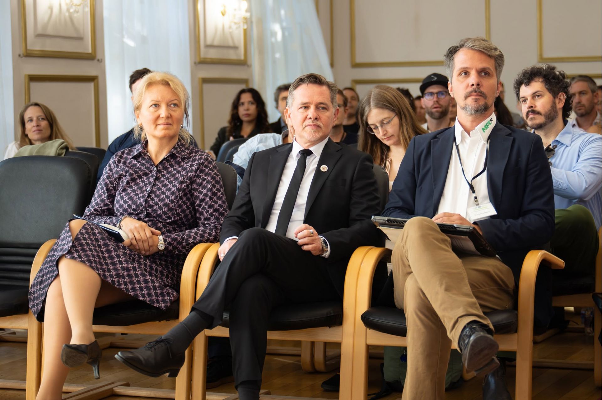 #EURADAPT projekt nemzetk&ouml;zi tal&aacute;lkoz&oacute; Miskolcon. A k&eacute;pen (balr&oacute;l jobbra) B&aacute;nn&eacute; dr. G&aacute;l Bogl&aacute;rka, a megyei k&ouml;zgyűl&eacute;s eln&ouml;ke, T&oacute;th-Sz&aacute;ntai J&oacute;zsef, Miskolc polg&aacute;rmestere, dr. Szalontai Lajos, a Miskolci Egyetem Műszaki F&ouml;ld- &eacute;s K&ouml;rnyezettudom&aacute;nyi Kar d&eacute;k&aacute;nhelyettese.
