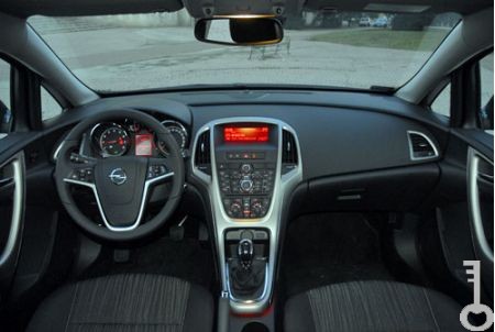 [5_960] Opel-muszerfal2.jpg