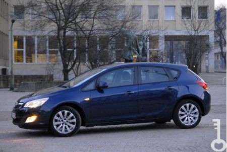 [7_960] OpelAstra.jpg