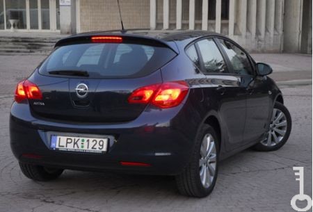[8_960] Opel-hatso.jpg